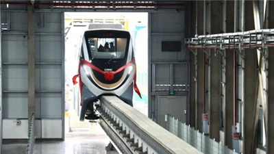 Hiina esimene monorailsõiduk veereb tootmisliini Chongqingis